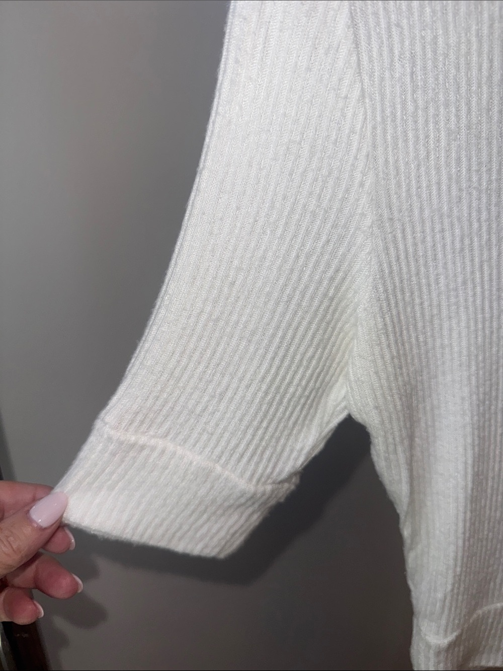 Open-Front Ribbed White Crop Top - Picture 4 of 4